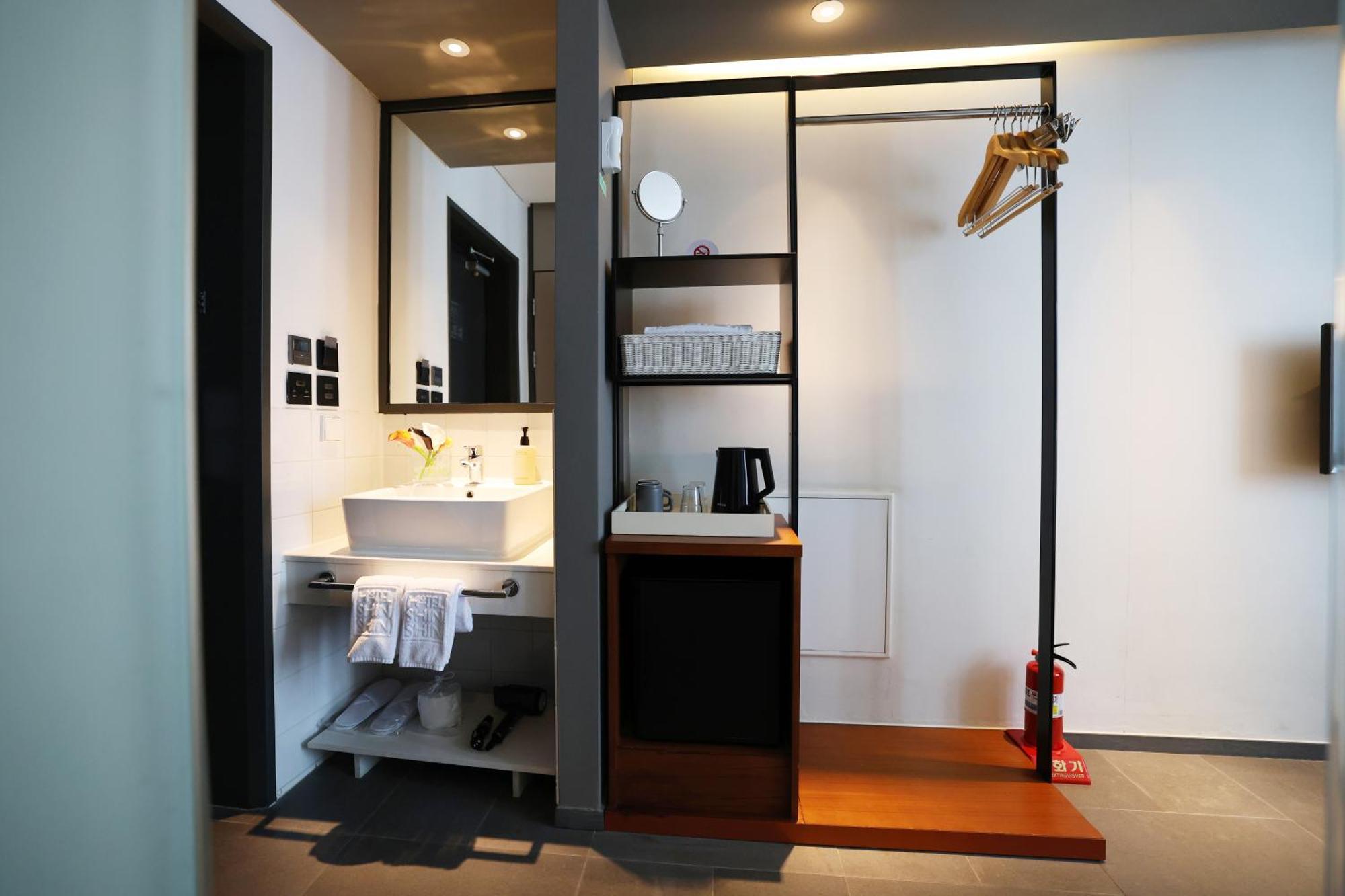 Seoul Hotel Shinshin Myeongdong Zewnętrze zdjęcie